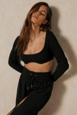 Ribbed Scoop Neck Underboob Crop Top